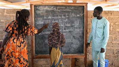 Practical examples of strengthening leadership of local and national actors in humanitarian coordination, also available in French and Spanish
